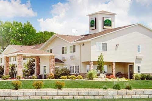 Wamego Inn And Suites Ngoại thất bức ảnh